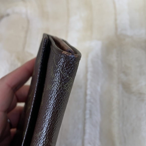 LV Monogram Emilie Continental Wallet - Picture 10 of 16